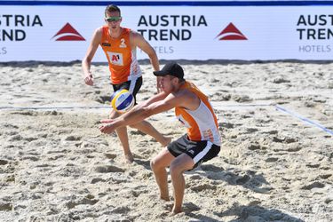 Beachvolleybalduo Varenhorst/Van de Velde simpel door naar 8e finales op EK
