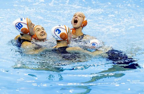 Nederlandse waterpolosters duwen Spanje kopje onder en zijn wereldkampioen na fantastische finale