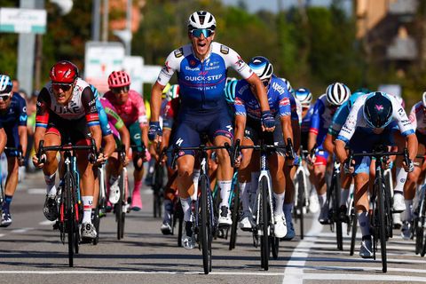 Davide Ballerini sprint naar zege in Coppa Bernocchi