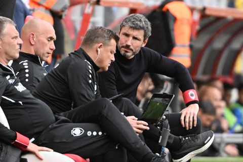 Mark van Bommel dendert richting dubbel met Royal Antwerp na zege op Genk