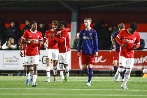 Beloftenavondje in KKD levert weinig spektakel op: AZ en Ajax spelen gelijk, PSV wint van Utrecht