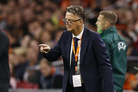 Op dit tijdstip maakt Louis van Gaal de selectie van Oranje voor het WK bekend