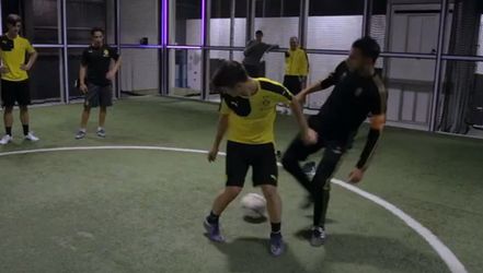 Touzani zet Dortmund-spelers voor schut (video)