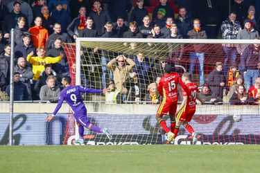 AZ overleeft vroege achterstand bij Go Ahead, Sparta wint weer kelderduel van Willem II