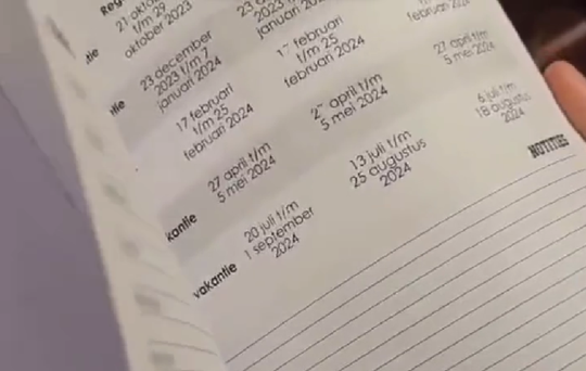  🎥  😂 | Gigantische fout in schoolagenda van Ajax: verkeerde logo afgedrukt