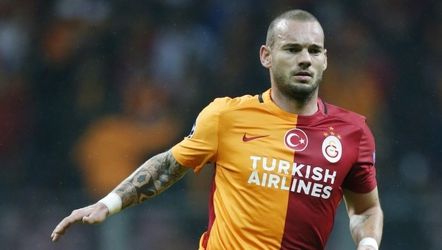 Sneijder en 'Gala' spelen gelijk met nieuwe coach