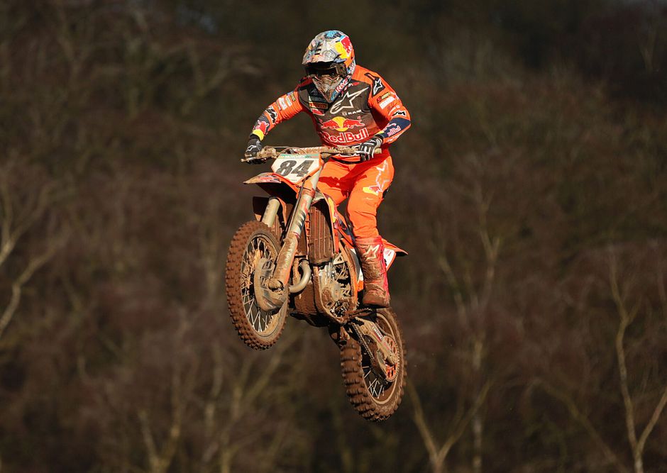 Motorcrosser Herlings pakt 100e GP-zege ooit op Sardinië