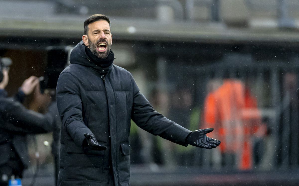 Ruud van Nistelrooij doet opvallende oproep: ‘Laat de tijd van hi-ha-hondenlul terugkomen’