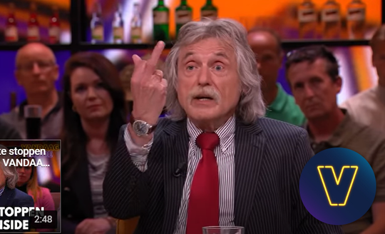 🎥 | Check hier hoe Johan Derksen middelvinger opsteekt naar 'al die mensen aan die talkshowtafels'