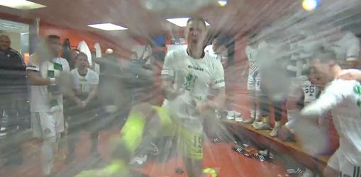 🎥 | Feestende Celtic-spelers spuiten camera nat in kleedkamer na kampioenschap