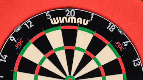🎥 | Lekker niveau bij Czech Darts Open: speler staat op 72 en gooit 140
