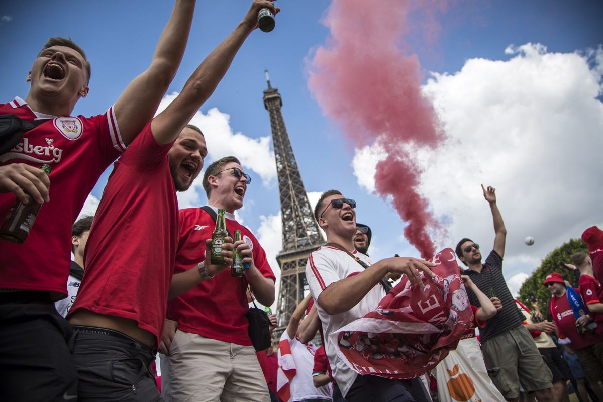 🎥📸 | Fans Liverpool en Real Madrid vieren voor Champions League-finale al groot feest in Parijs