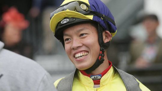 Japanse jockey (28) overlijdt een week nadat paard op hem valt bij race in Nieuw-Zeeland