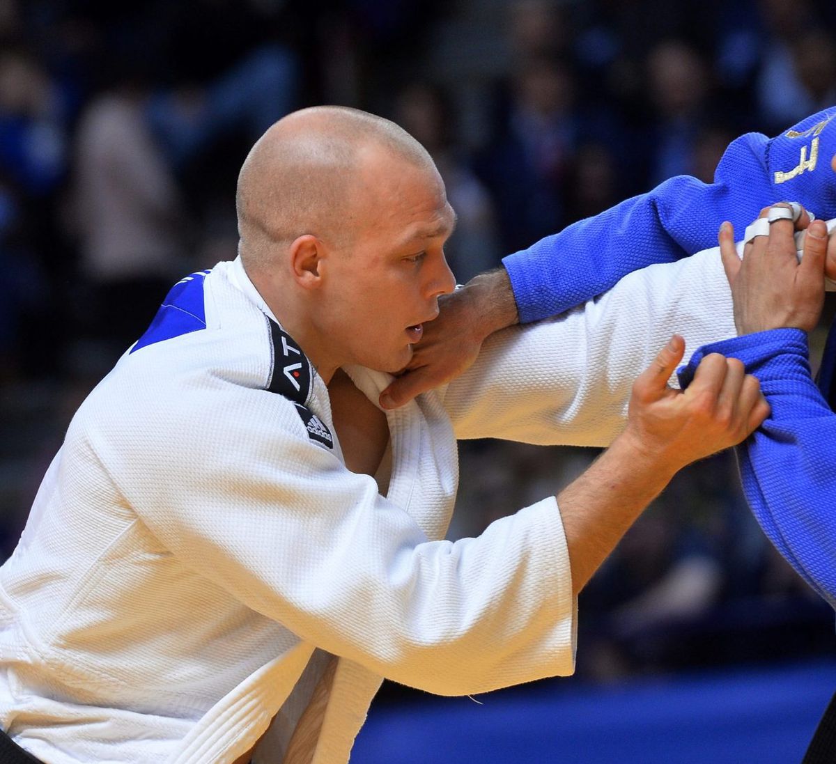 Henk Grol blijft in race om medailles bij EK judo, Smink direct onderuit