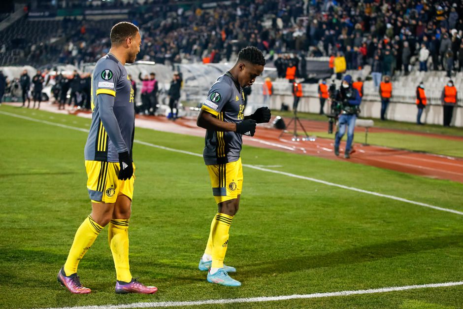 Feyenoord en dansende Sinisterra rollen Partizan Belgrado op