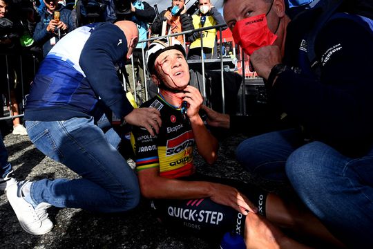 Remco Evenepoel woedend op Vuelta-organisatie: 'Begint mijn kloten uit te hangen'
