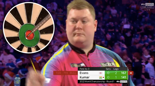 🎥 | Snelste 167-finish ooit? 'Rapid' Ricky Evans maakt cameraman duizelig