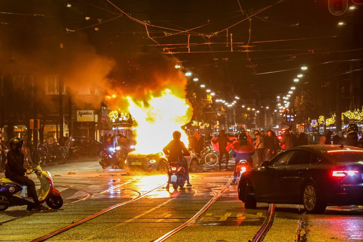 Minister van Justitie en Veiligheid na rellen: 'Denk niet dat je hier zomaar mee wegkomt'