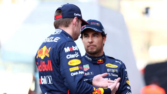Pérez heeft spijt van uitspraken over Verstappen: 'Geen andere sport waar je meteen live op zender praat'