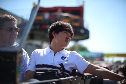 Yuki Tsunoda verlengt contract bij AlphaTauri: 'Blij dat ik in 2023 voor hen mag racen'