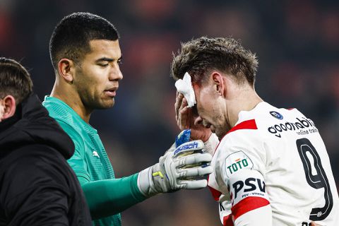 Problemen voor PSV: De Jong niet inzetbaar tegen Emmen, Fabio Silva niet op tijd beschikbaar