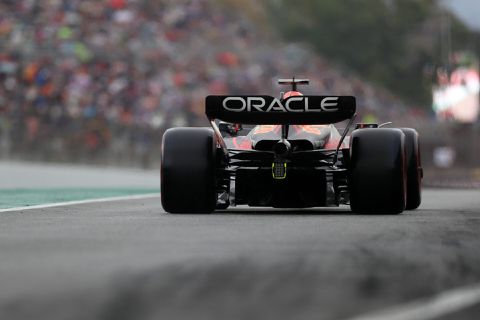 Nattigheid in FP3 geen probleem voor Max Verstappen: concurrentie blijft weer achter