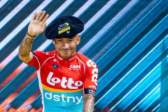 Ploegleider woedend op Caleb Ewan na opgave in Tour de France: 'Misschien is wielrennen geen sport voor jou'