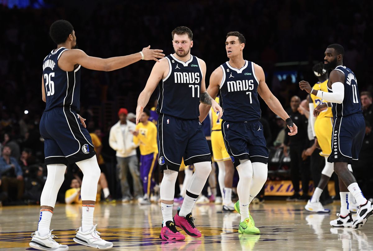 Luka Doncic leidt Dallas Mavericks in double overtime langs Lakers