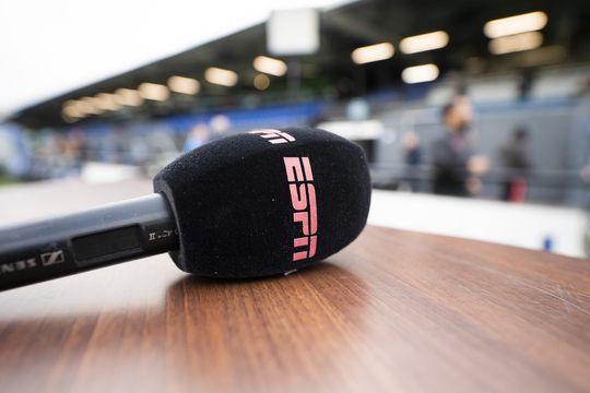 🎥 | De Telegraaf: Eredivisie blijft bij ESPN, clubs krijgen jaarlijks 135 miljoen euro