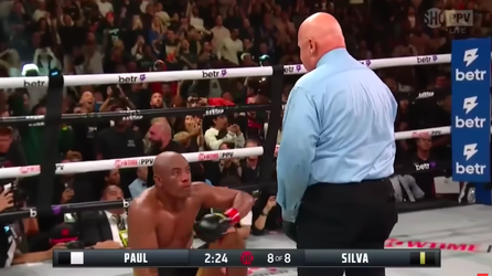 🎥 | Jake Paul behoudt ongeslagen boksstatus na zege op Anderson Silva: '6-0!'