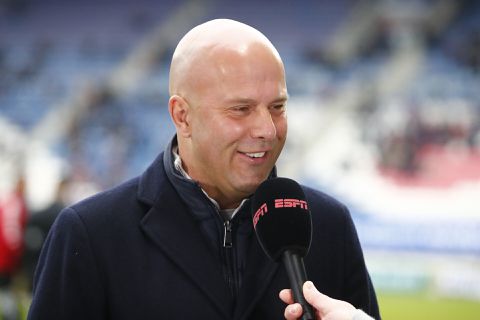 Arne Slot moet puzzelen tegen AZ na schorsing Kökçü: 'Het is vervelend'