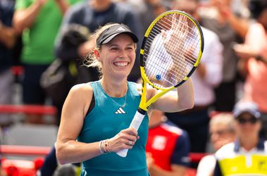 Mama Caroline Wozniacki wint bij comeback: 'Alsof je op een fiets rijdt'