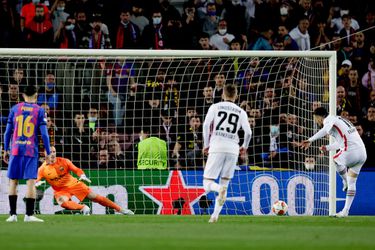 🎥 | FC Barcelona krijgt weer een penalty tegen: op achterstand in return kwartfinales Europa League