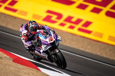 🎥​ | Spanning bij MotoGP: Johann Zarco grijpt pole position op Silverstone