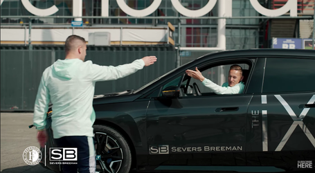 🎥 | Feyenoorders doen hilarische BMW iX Challenge: 'Jij remt niet eens, pik'