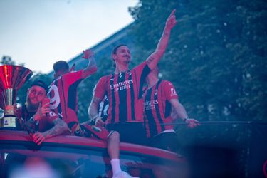 Wel of geen pensioen? Zlatan Ibrahimovic maanden eruit door nieuwe knieoperatie