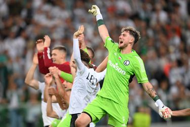 Doelpuntenspektakel in Conference League-groep AZ: Legia verslaat Aston Villa