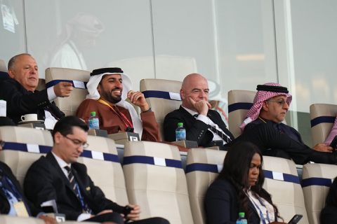 🎥😑 | Je schaamt je de ballen uit je broek! Infantino laat Qatar 'FIFA, FIFA' scanderen