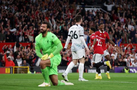 🎥​ | WAT IS DIT NU!? Onherkenbaar Manchester United legt Liverpool wil op en komt 1-0 voor