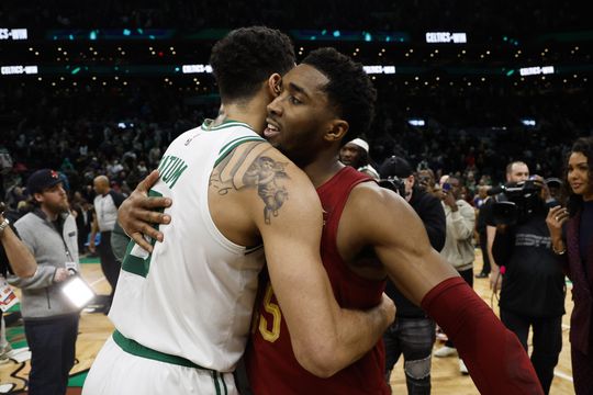 Bizarre shoot-off tussen Donovan Mitchell en Jayson Tatum bij Cavs tegen Celtics