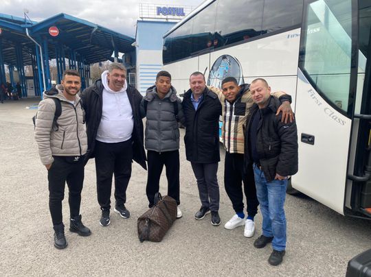 Fijn! David Neres is Oekraïne ontvlucht en is aangekomen in Roemenië