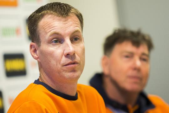 Schaatsbondscoach Jan Coopmans buiten bewustzijn na val op ijs