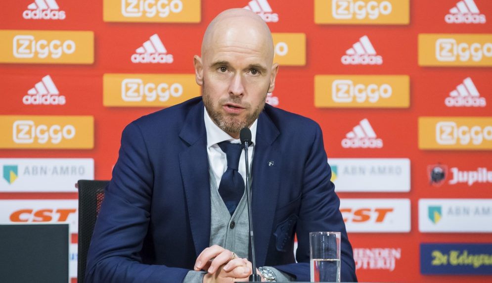 Ajax steekt Ten Hag veer in de reet bij officiële aanstelling