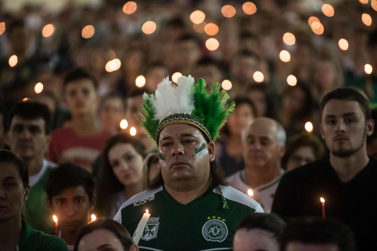 Slachtoffers vliegramp Chapecoense herdacht door fans (foto's)