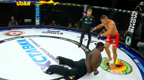 🎥 | Wat? MMA-scheids stopt submission zomaar: keiharde KO en faceplant volgt