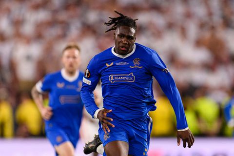 'Ajax krijgt concurrentie: nog 7 clubs hebben interesse in Calvin Bassey'