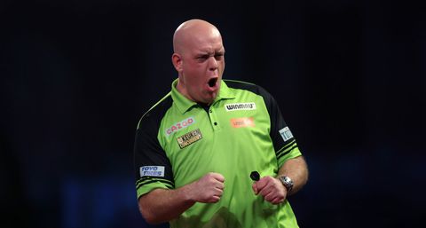 Super darts! Ontketende Michael van Gerwen wint in wereldpartij van Suljovic
