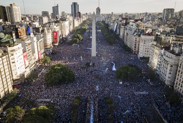 🏆😍| Wat een feestbeelden: Buenos Aires kleurt blauw en wit na Argentijnse WK-titel