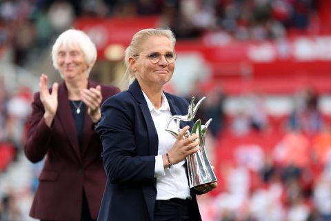 Moet Engeland Sarina Wiegman meenemen naar het WK? 'Zij is perfect gekwalificeerd'