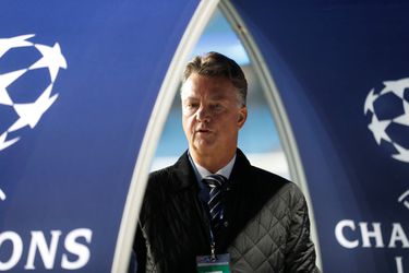 Van Gaal heeft gouden tip voor blunderende Courtois: 'Neem Frans Hoek als keeperstrainer' (video)